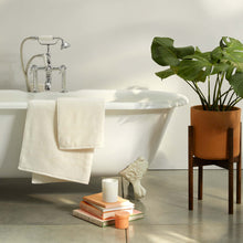 Load image into Gallery viewer, Mid Plush Bath Sheet Set
