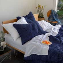 Load image into Gallery viewer, Lightweight Quilt

